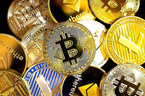 当传统金融巨头与加密世界相撞：CME比特币期货逆袭背后的深意