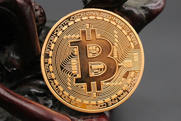 战火重燃！全球金融市场大地震，你的钱包还好吗？